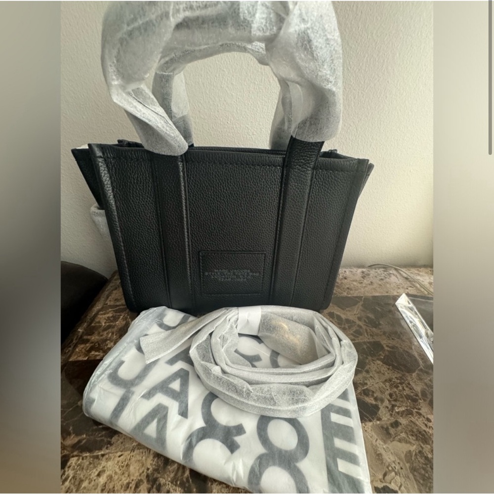 The Small Tote Leather Bag - Picture 2 of 7